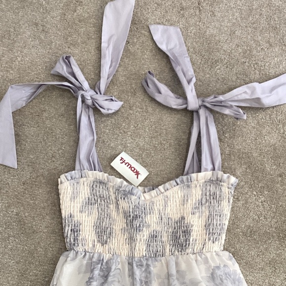 Jacqui E Elegant Cream and Gray Blouse - Picture 5 of 7